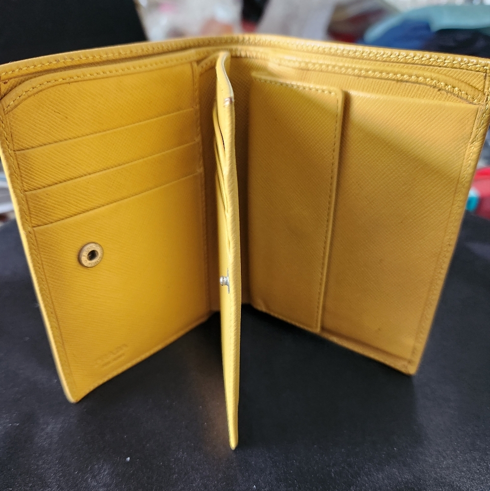 Prada Small Gold Card Wallet - Picture 4 of 9